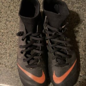 Men’s size 7.5 soccer cleats